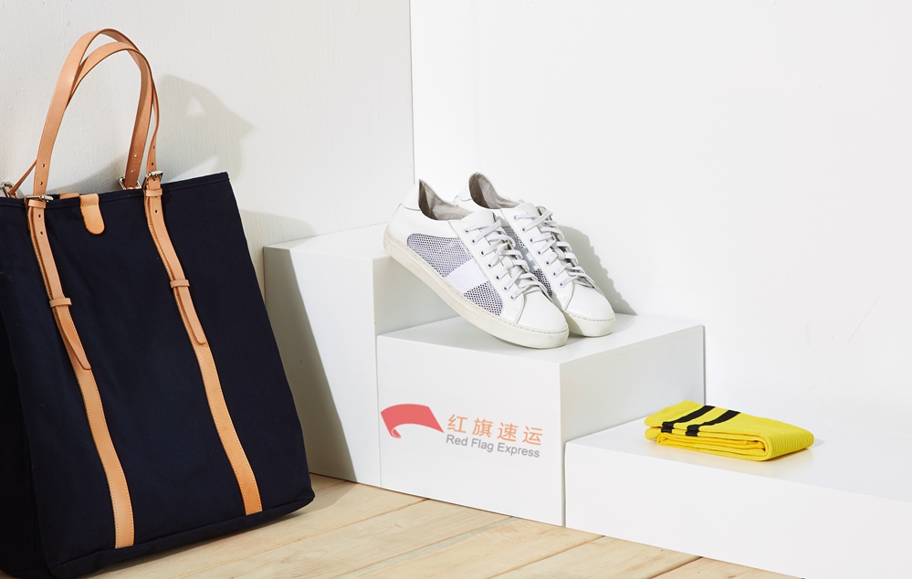 16572490682458.jpg 攝圖網(wǎng)_500512259_配飾鞋包靜物(企業(yè)商用)_副本.jpg