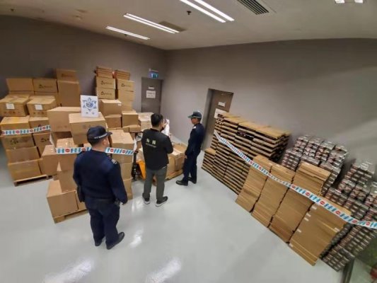 海關(guān)查關(guān)閘“水貨店” 檢值二千二萬未申報(bào)貨物